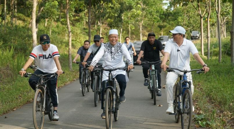 Andi-Rudi-Latif-atau-populer-dengan-nama-Bang-Arul-saat-bersama-Ustadz-Dasad-Latif.jpg