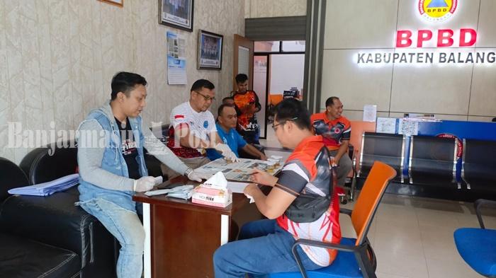 Anggota-BPBD-Kabupaten-Balangan-menjalani-tes-urine.jpg