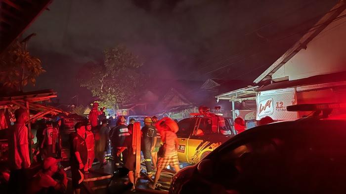 Tiga Rumah Terbakar di Sungai Jingah Banjarmasin, Titik Api Diduga dari Rumah Iwan