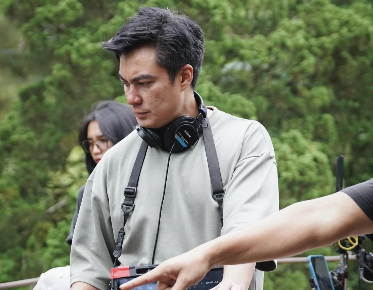 Artis-Baim-Wong-saat-menyutradari-proses-pembuatan-film-Lembayung.jpg