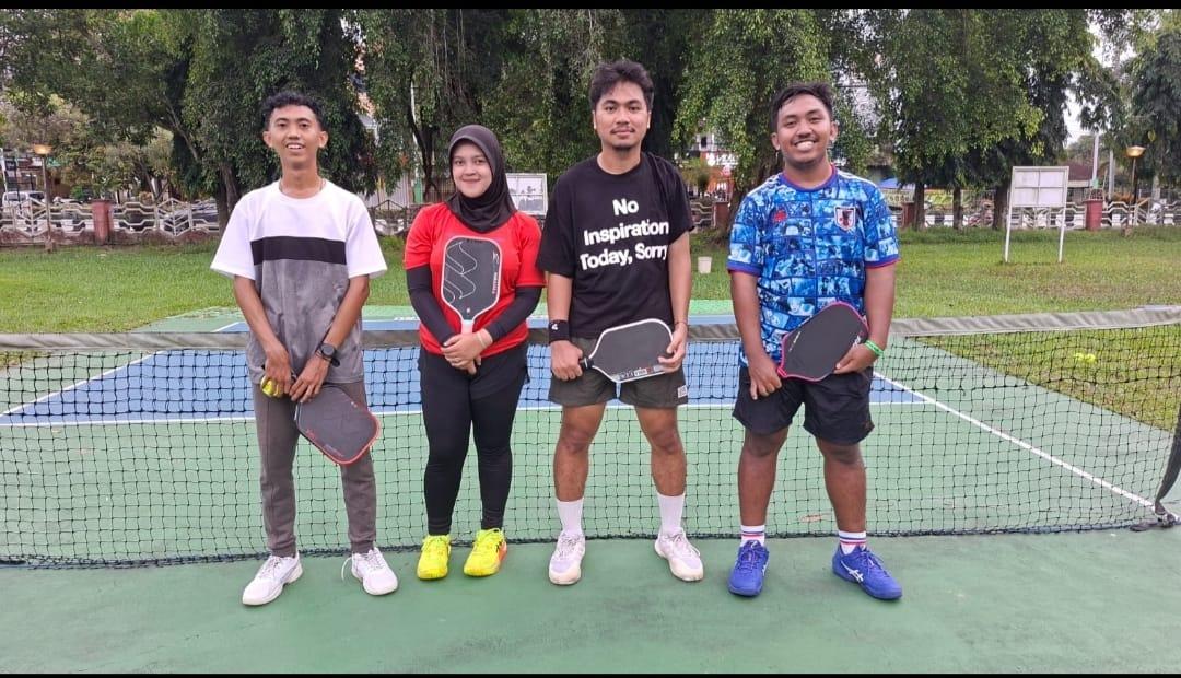 Atlet-Pickleball-Kota-Banjarbaru-berfoto-bersama-usai-latihan-di-Lapangan-KS-Tubun.jpg