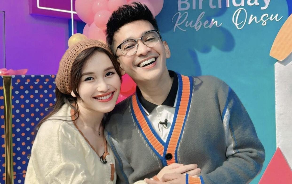 Ayu-Ting-Ting-dan-Ruben-Onsu-di-momen-ulang-tahun-sang-presenter.jpg