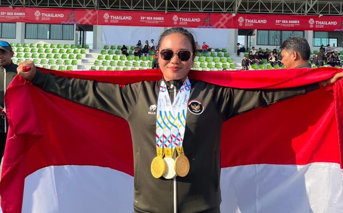 BERPOSE-Atlet-dayung-Kalimantan-Selatan-Nadia-Hafiza-peraih-empat-medali-Sea-Games-Thailand.jpg