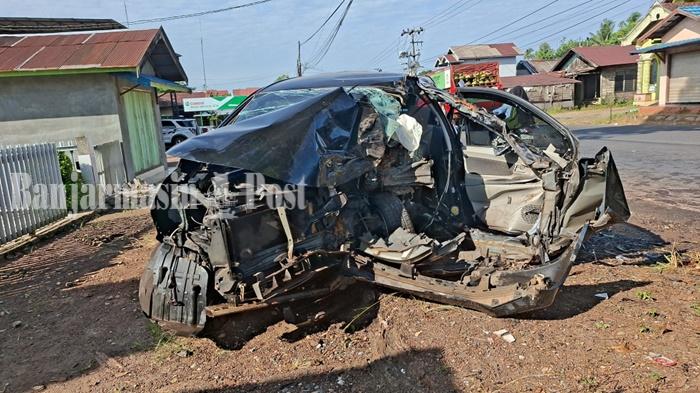Dentuman Keras Avanza Hantam Pohon Kasturi di Gunungraja Tanahlaut Kalsel, Ini Nasib Penumpangnya - Banjarmasinpost.co.id