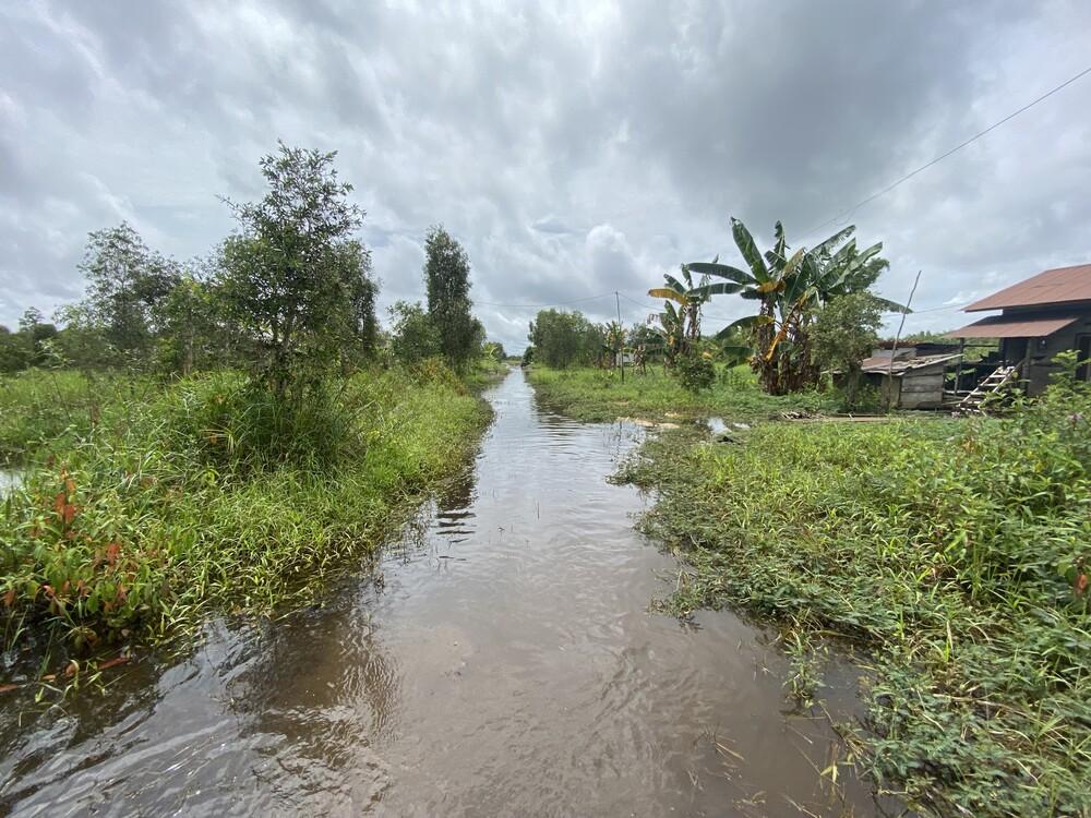 Banjir-menggenang-jalan-dan-pemukiman-warga-di-kawasan-Kompleks-Griya-Ulin-Permai.jpg