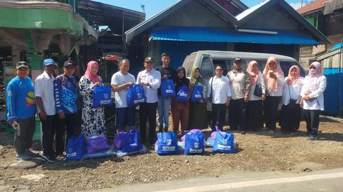Bantuan-korban-kebakaran-di-Banua-Anyar-Danau-Salak.jpg
