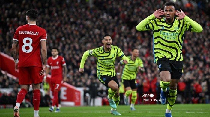 Bek-Arsenal-asal-Brasil-06-Gabriel-Magalhaes-kanan-merayakan-setelah-mencetak-gol.jpg