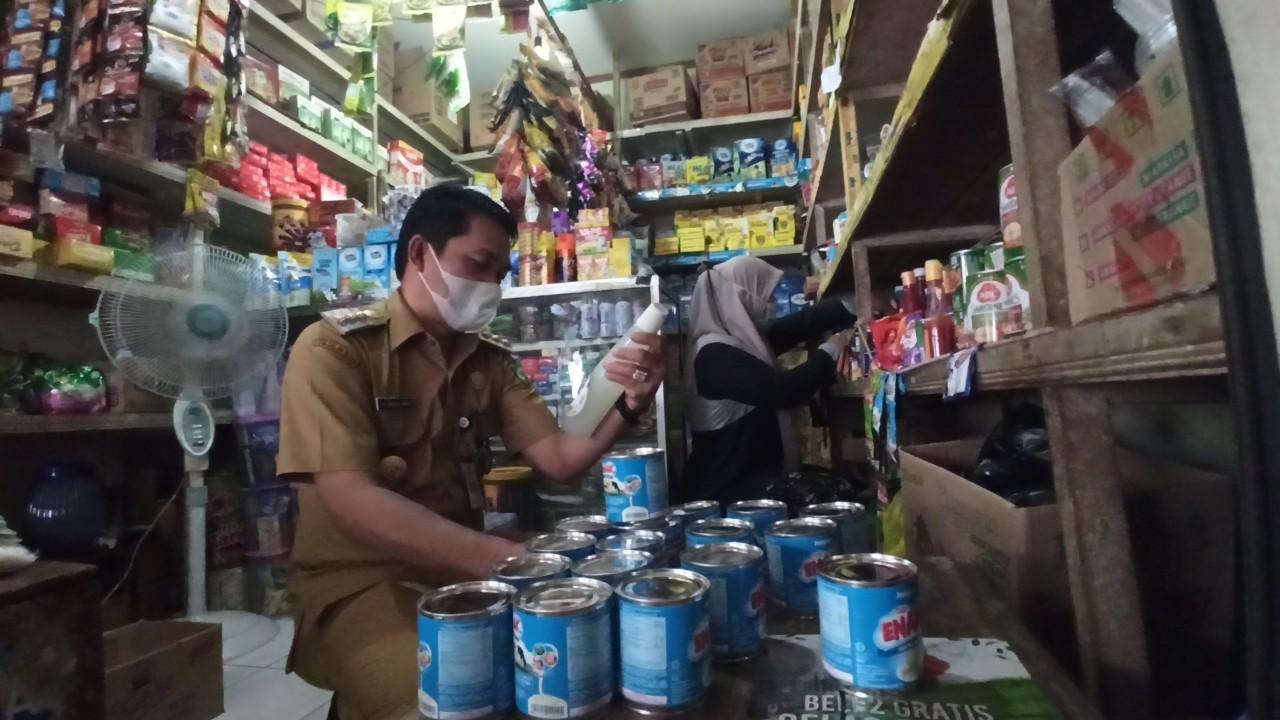 Bupati-Balangan-Abdul-Hadi-mengecek-Pasar-Paringin.jpg