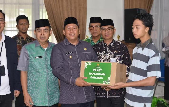 Bupati Batola H Bahrul Ilmi Sumbangkan Separo Gajinya
