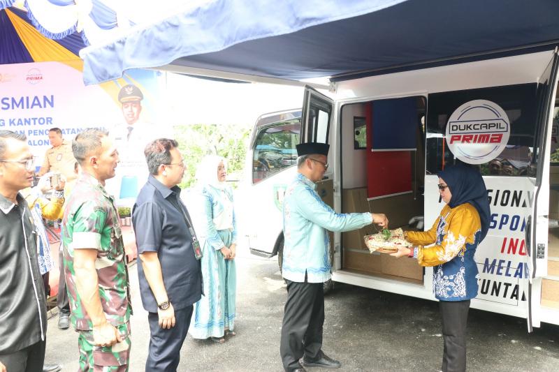 Bupati-Tabalong-HM-Noor-Rifani-tapung-tawari-mobil-layanan-jemput-bola.jpg