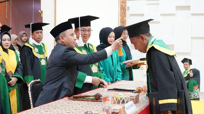 Bupati-Tapin-hadiri-wisuda-STIT-Assunniyah.jpg