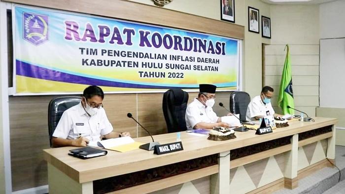 Bupati-hss-Achmad-Fikry-membuka-Rapat-Koordinasi-TPID-Rabu-27042022.jpg