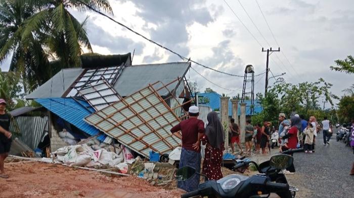 BREAKING NEWS- Geger Angin Kencang Terjang Tapin, Lima Rumah di Parigi  Kecil Rusak Parah - Banjarmasinpost.co.id