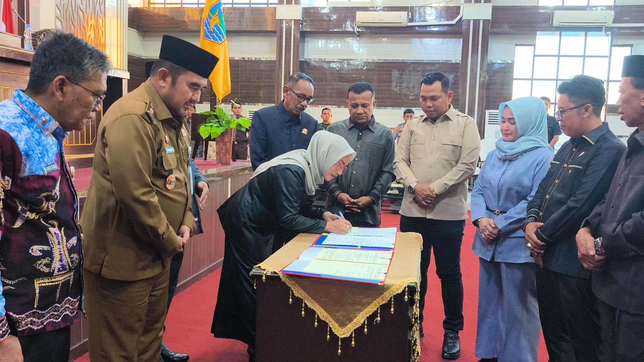 Dua Raperda Disahkan DPRD Kotabaru, Berikan Sejumlah Catatan Terkait Realisasi APBD 2025 - Banjarmasinpost.co.id