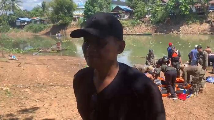 Respons Kematian Ikan di Sungai Arfat dan Malimali Kabupaten Banjar, DPRKPLH Turun Ambil Sampel Air - Banjarmasinpost.co.id