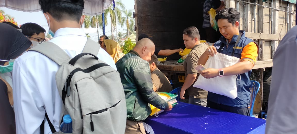 Disperdagin Kota Banjarmasin Gelar Pasar Murah, Beras 8 Ton Ludes Diserbu Warga