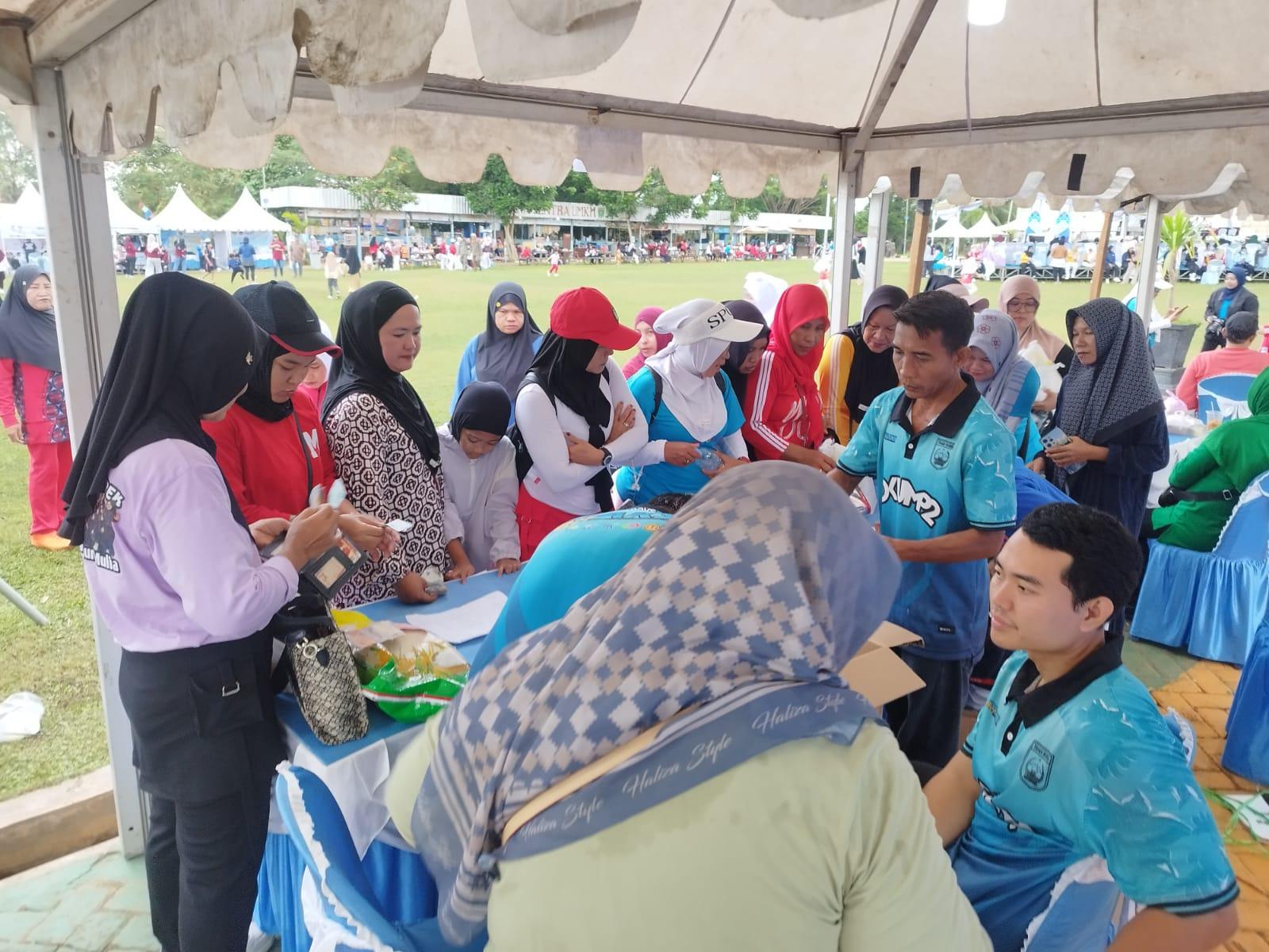 Gelar Pasar Murah di Aksi Sinergitas, Diskumdagri Sediakan 300 Paket Khusus Minyak dan Gula di Satui - Banjarmasinpost.co.id