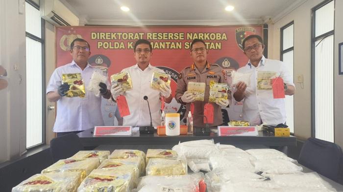 Ditresnarkoba-Polda-Kalsel-saat-menggelar-pers-rilis-df.jpg