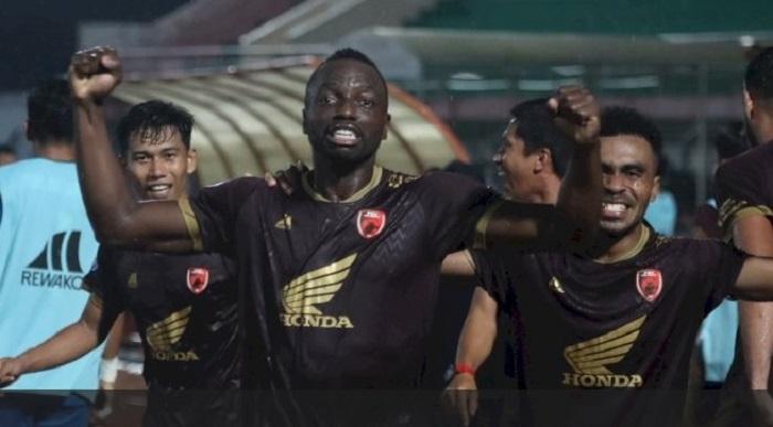 Donald-Bissa-mencetak-gol-perdana-bagi-PSM-di-BRI-Liga-1.jpg
