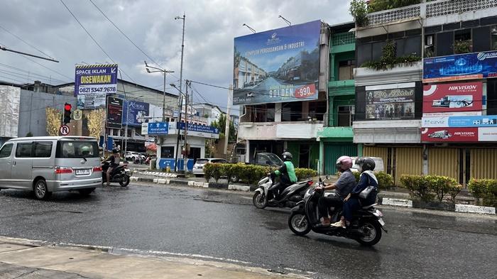 Dua-toko-di-Simpang-Empat-Ramayana-terpaksa-tutup-setelah-mengalami-kebakaran.jpg