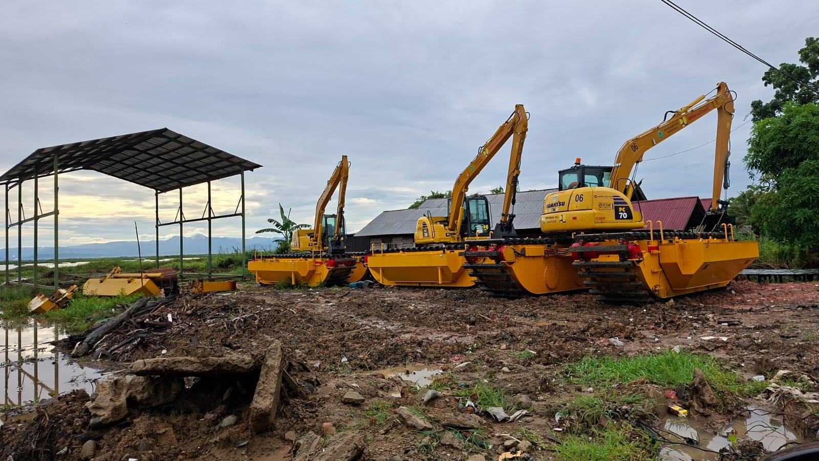Ekskavator-amfibi-yang-ada-di-Kabupaten-HSU.jpg