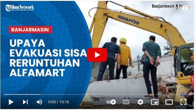 Evakuasi-disisa-reruntuhan-minimarket-alfamart-Gambut.jpg