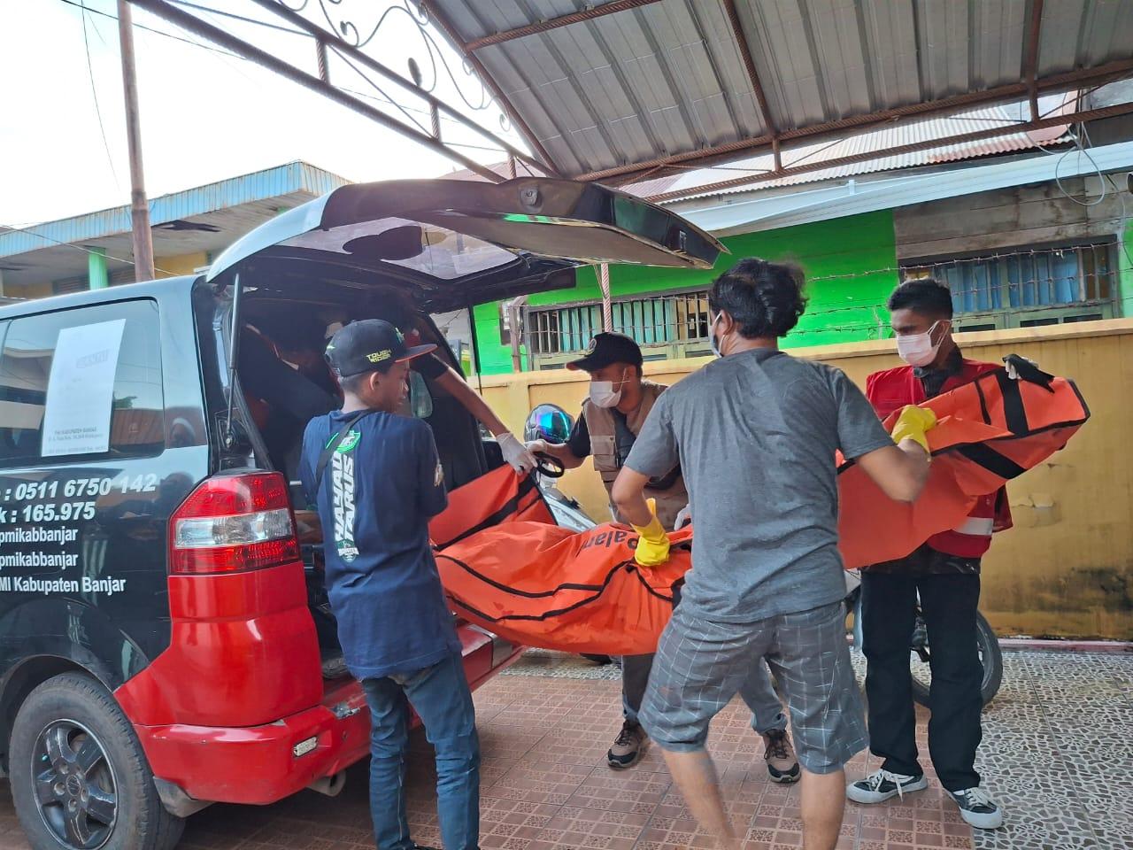 Evakuasi-jenazah-korban-menggunakan-ambulan-ke-kamar-mayat-RS-Ratu-Zalekha.jpg