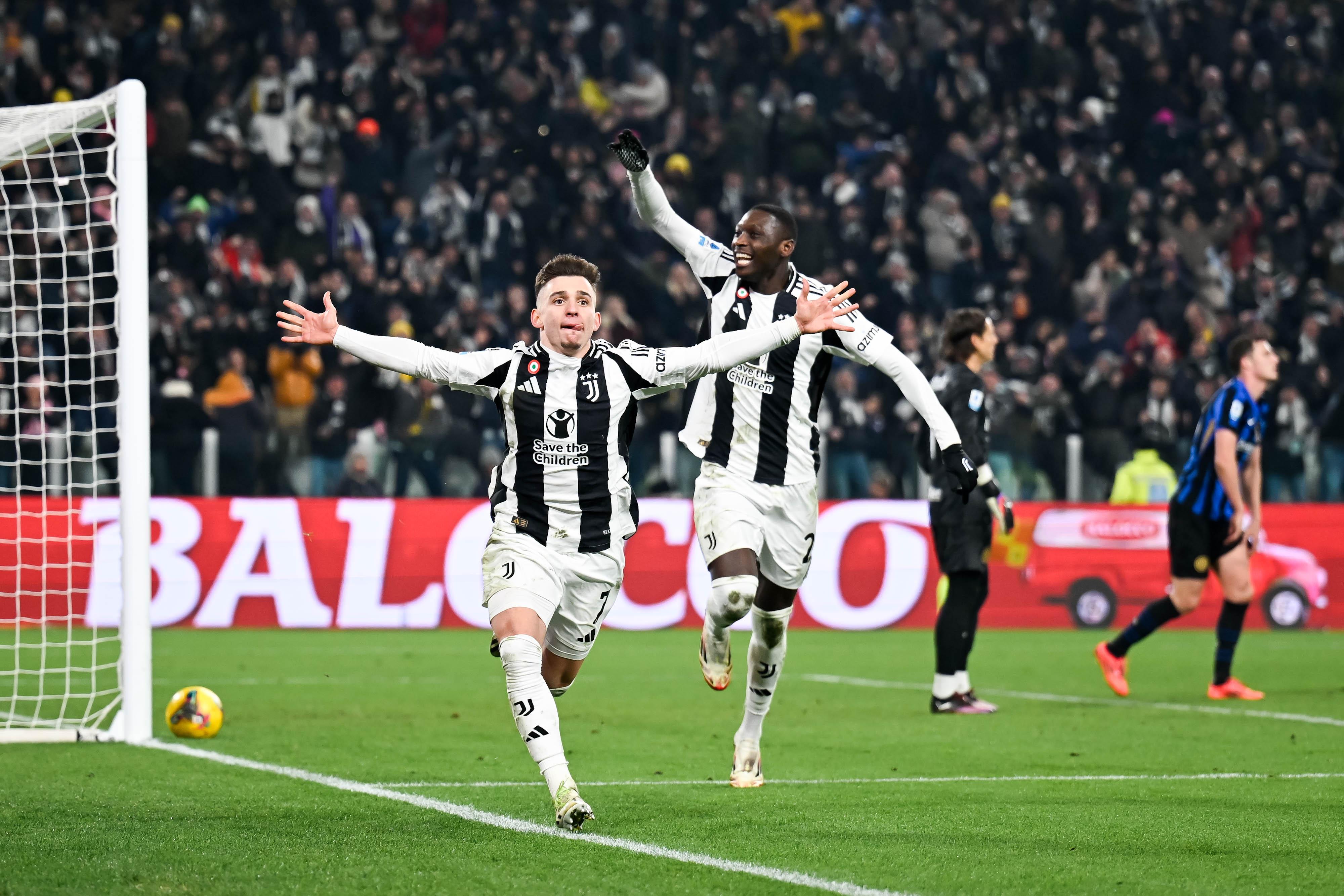 Francisco-Conceiçao-merayakan-gol-bersama-Kolo-Muani-yang-membawa-Juventus.jpg