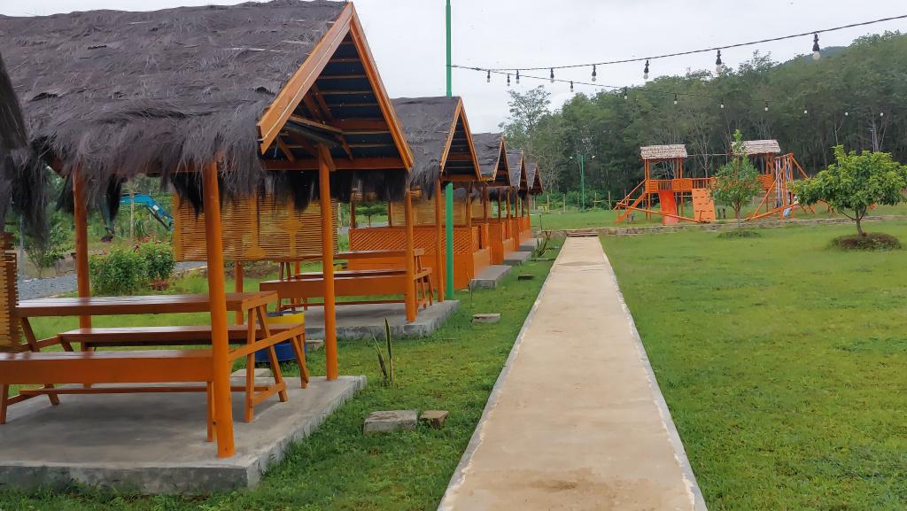 GAZEBO-Inilah-deretan-gazebo-di-lokasi-wisata-alternatif-di-Pegunungan-Batilai.jpg