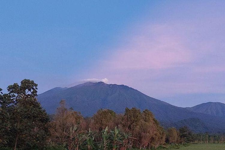 Gambar-visual-Gunung-Api-Raung-Senin-5122022.jpg