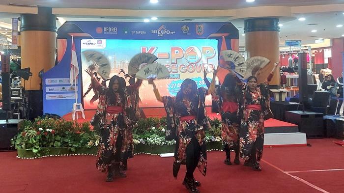 Grup-dance-Artline-menampilan-gaya-dance-grup-J-Idol-Korea.jpg