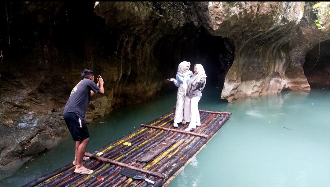 Wisata Kalsel - Gua Limbuhang di HST, Air di Dalamnya Bisa Berubah Warna Biru dan Hijau Sesuai Cuaca