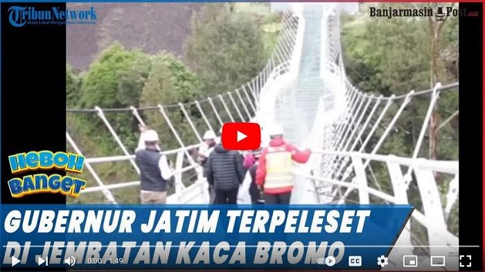 Gubernur-Jawa-Timur-terpeleset-di-Jembatan-Kaca-Bromo.jpg