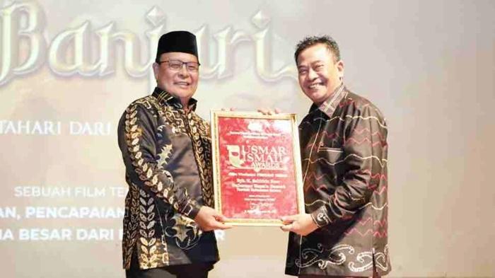 Gubernur-Kalsel-H-Sahbirin-atau-Paman-Birin-raih-Citrawicaksana-pada-Usmar-Ismail-Award-2022.jpg