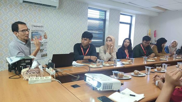 HIMAPEM-FISIP-ULM-Banjarmasin-melaksanakan-kunjungan-ke-Banjarmasin-Post.jpg