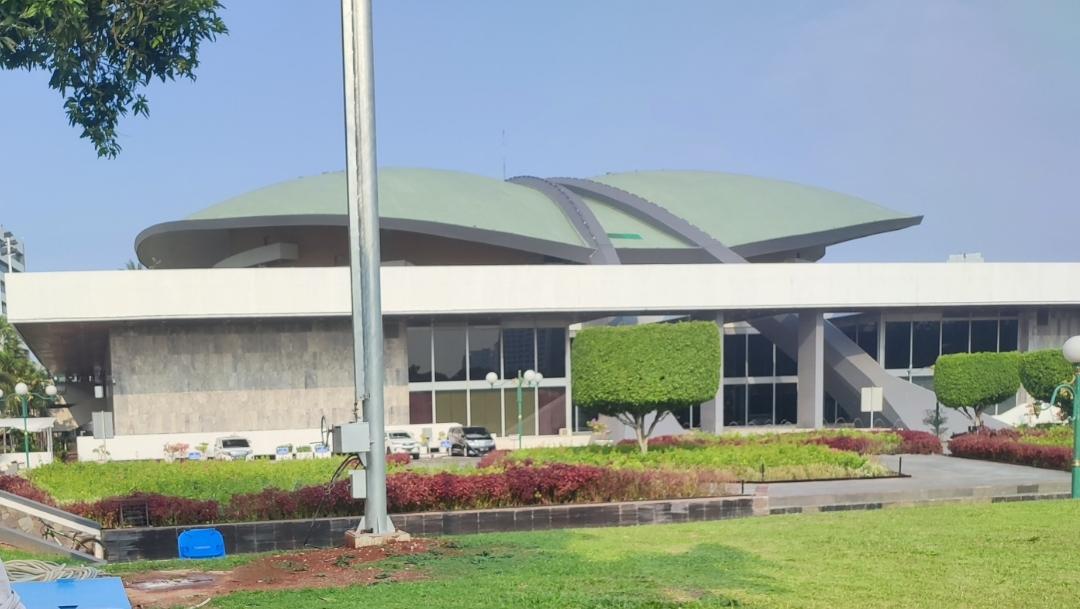 Halaman-Gedung-DRP-RI.jpg