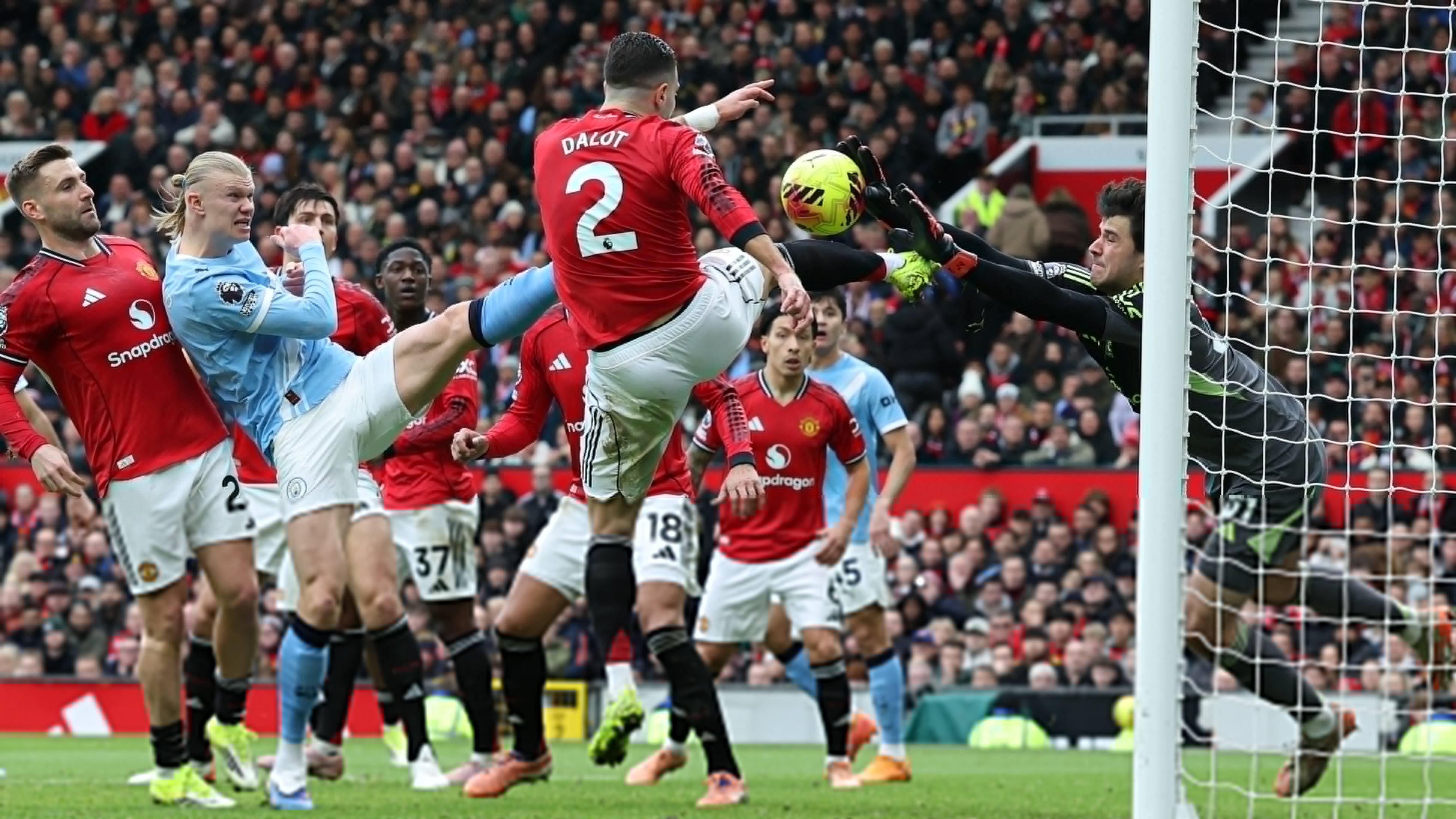 Hasil-pertandingan-Manchester-United-vs-Man-City-skor-0-0-Derby-Manchester.jpg