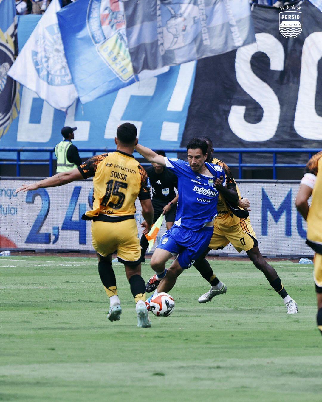 Hasil-pertandingan-Persib-Bandung-vs-Persija-Jakarta-dalam-laga-panas-pekan-ke-17-BRI-Super-League.jpg