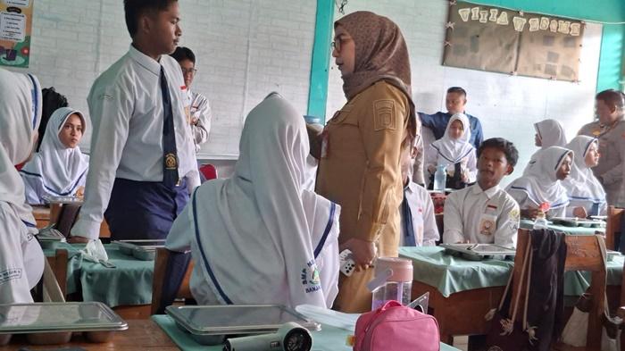 Hari Pertama Masuk Sekolah di Banjarbaru, Wali Kota Minta Para Ayah Antarkan Anaknya - Banjarmasinpost.co.id