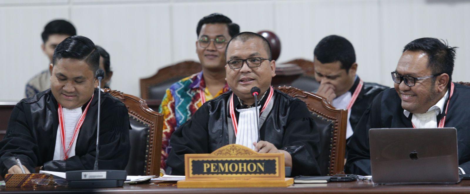 IDenny-Indrayana-selaku-kuasa-hukum-Pemohon-pada-sidang-Pemeriksaan22.jpg