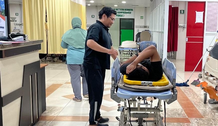 IGD-ULIN-Pria-alami-patah-kaki-akibat-kecelakaan.jpg