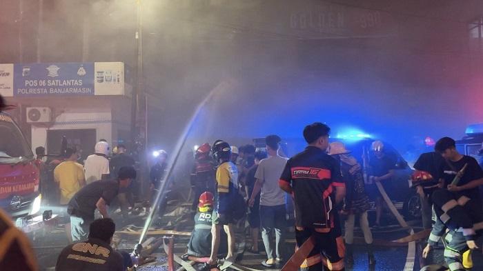 Insiden-kebakaran-terjadi-di-Jalan-Kolonel-Sugiono-Banjarmasin.jpg