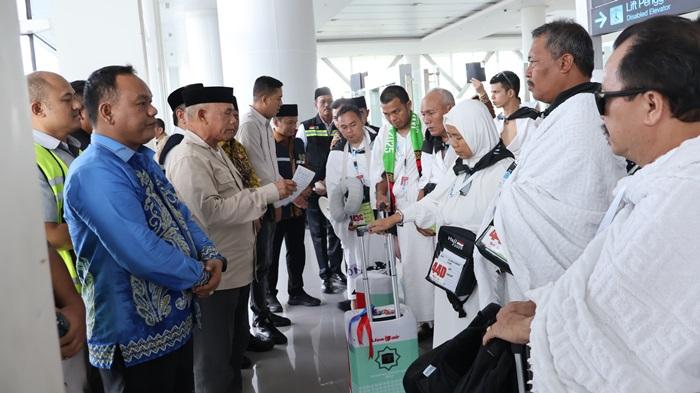 JEMAAH-HAJI-Keberangkatan-jemaah-haji-asal-Kotabaru-Md.jpg