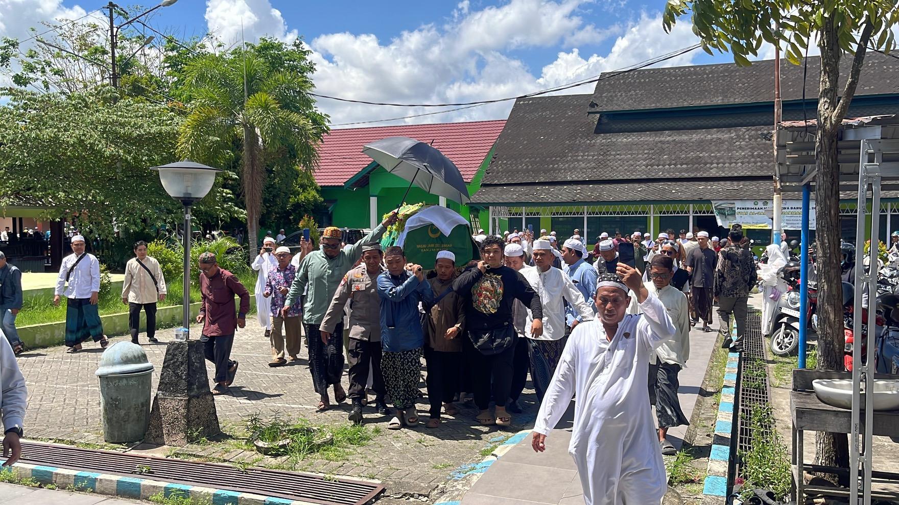 Ribuan Jemaah Padati Masjid Jami Banjarmasin, Sholat Jenazah KH Husin Naparin Berlangsung Khidmat