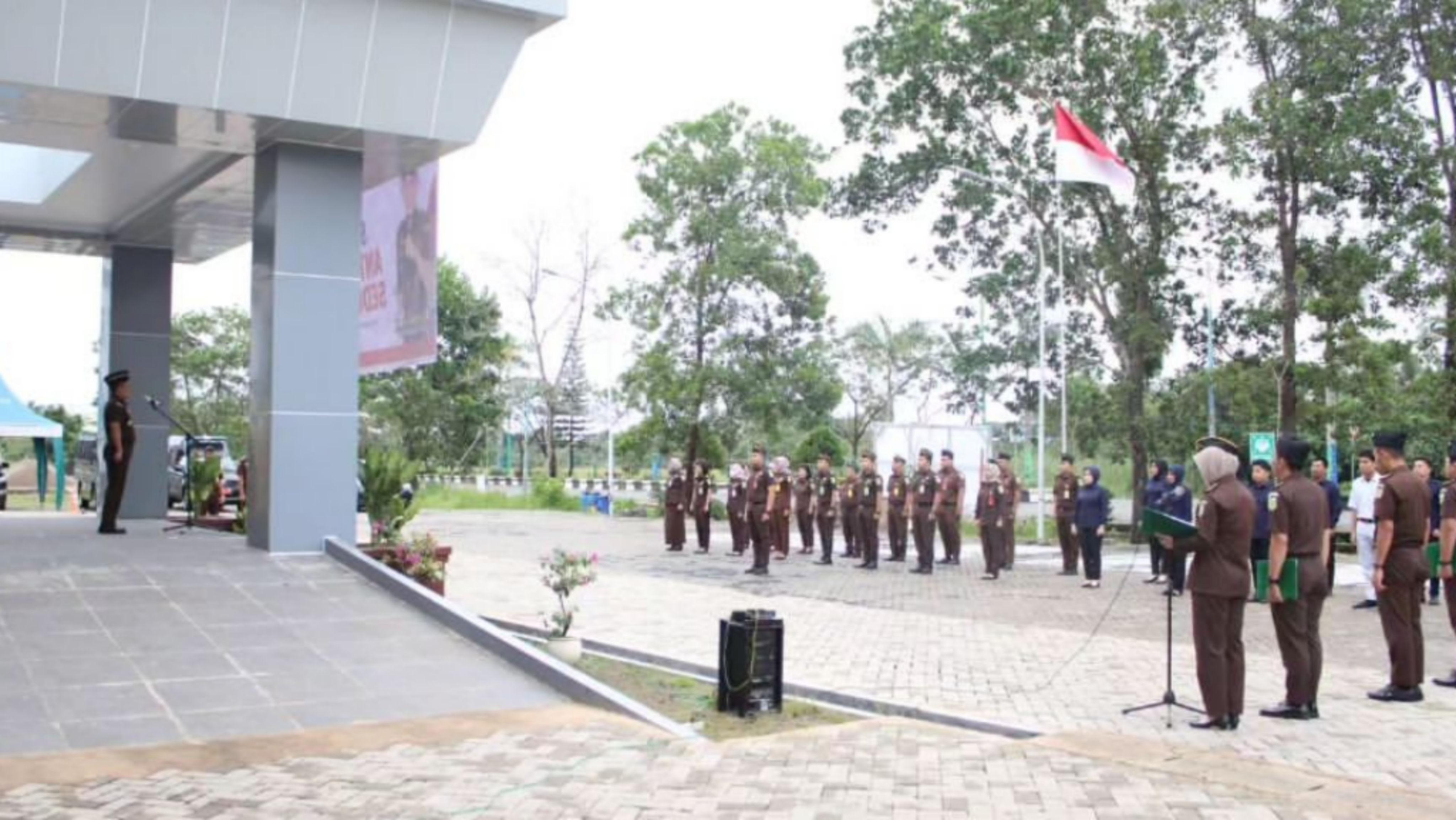 Jajaran-Kejari-Tapin-menggelar-upacara-Hari-Anti-Korupsi-Sedunia-12.jpg