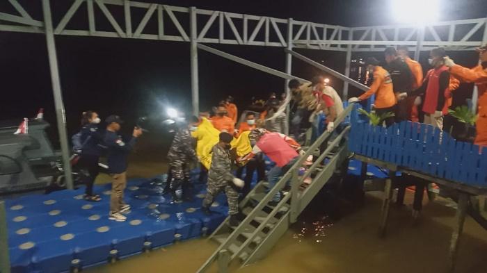 Jasad-diduga-korban-KM-Teman-Niaga.jpg