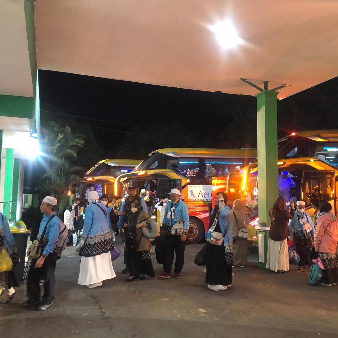 KLOTER-1-Jemaah-Haji-Debarkasi-Banjarmasin-tiba-di-Asrama-Haji-Banjarmasin.jpg