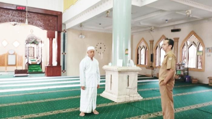 Kalselpedia-Ruang-induk-Masjid-Al-Mashum-Kota-Barabai-hst-Selasa-20092022.jpg