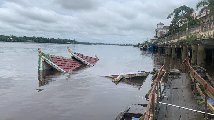 Kapal-wisata-susur-sungai-tenggelam-saat-sandar-di-dermaga-Sungai-Mentaya-Kotim.jpg