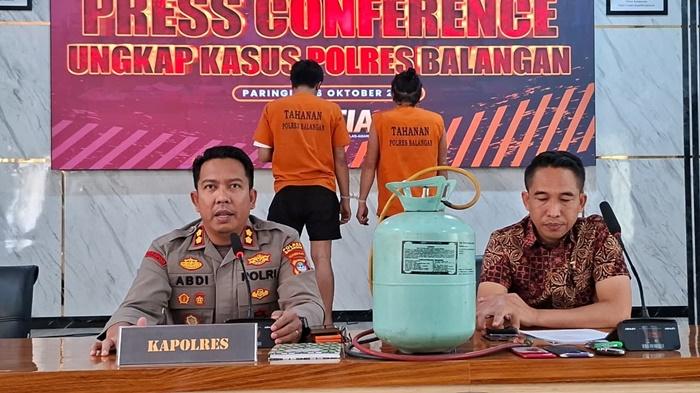 Kapolres-Balangan-AKBP-Yulianor-Abdi-menyampaikan-kasus-penipuan.jpg